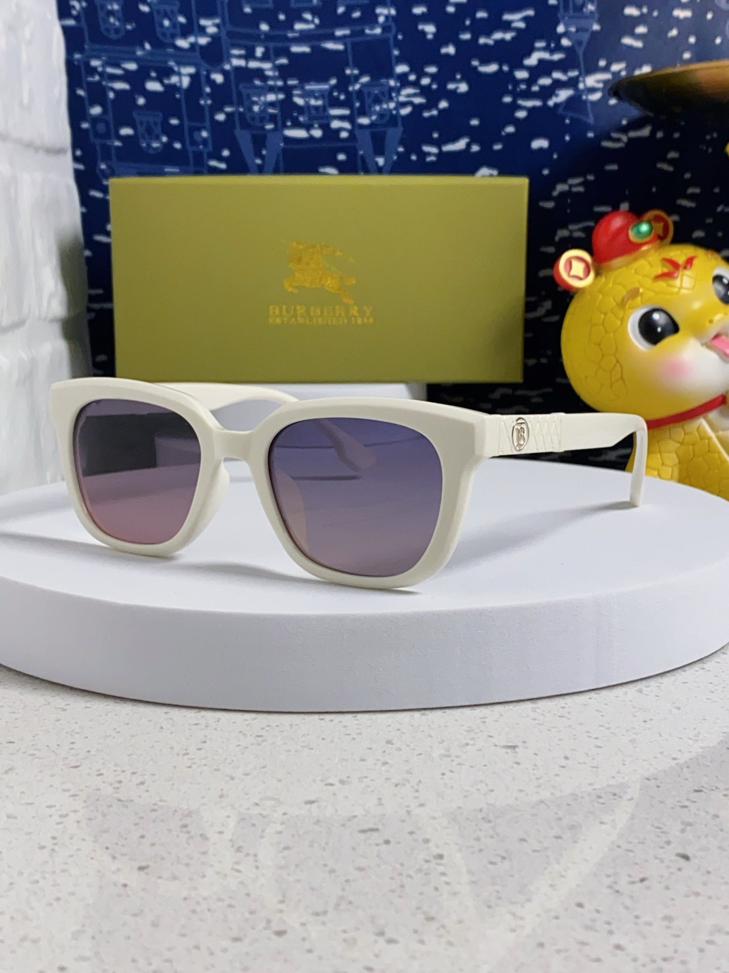 BURBERRY 26S SQUARE FRAME IN ACETATE 426336