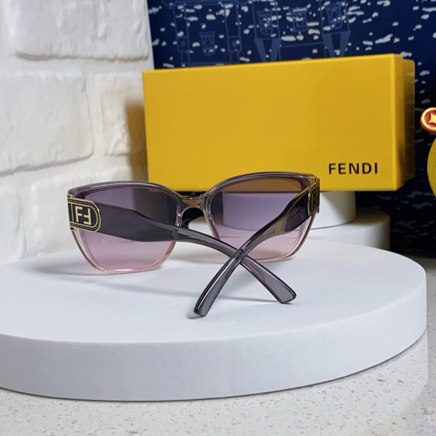 DIAGONAL CHUNKY SQUARE FRAME SUNGLASSES 543494 IN ACETATE