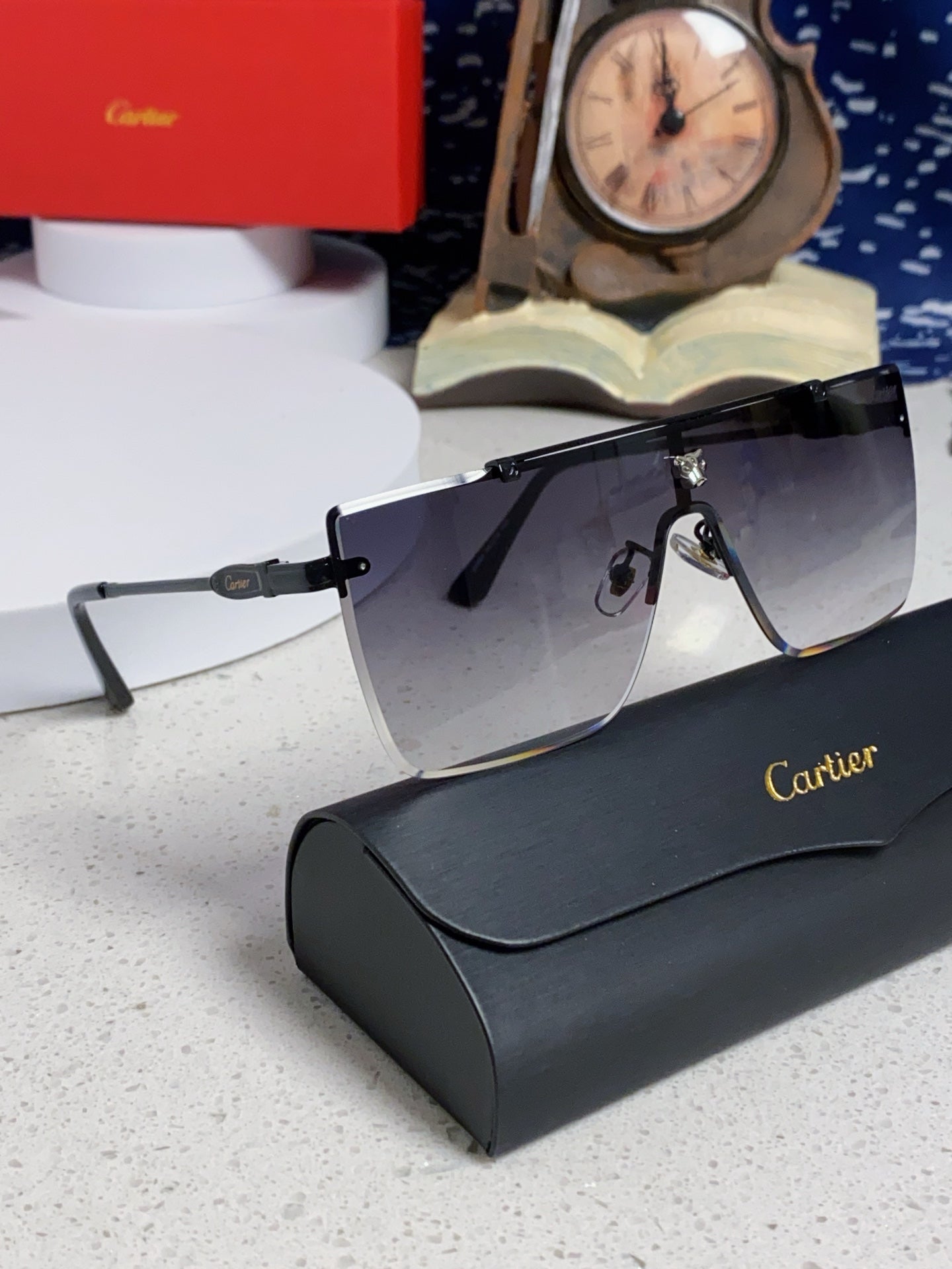 CARTIER 26S SHIELD FRAME IN METAL 441462