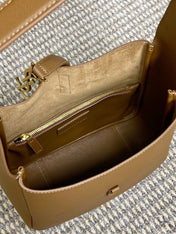 LE 5 À 7 SMALL SUPPLE 22 IN TORTILLA BROWN CALFSKIN GOLD BUCKLE