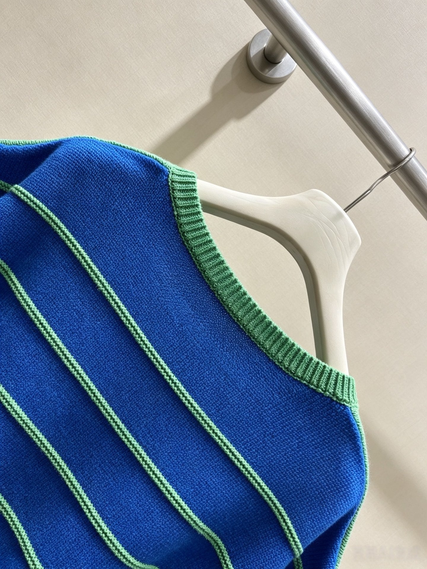 LOEWE 26S STRIPED SHORT-SLEEVE KNITTED SWEATER 551