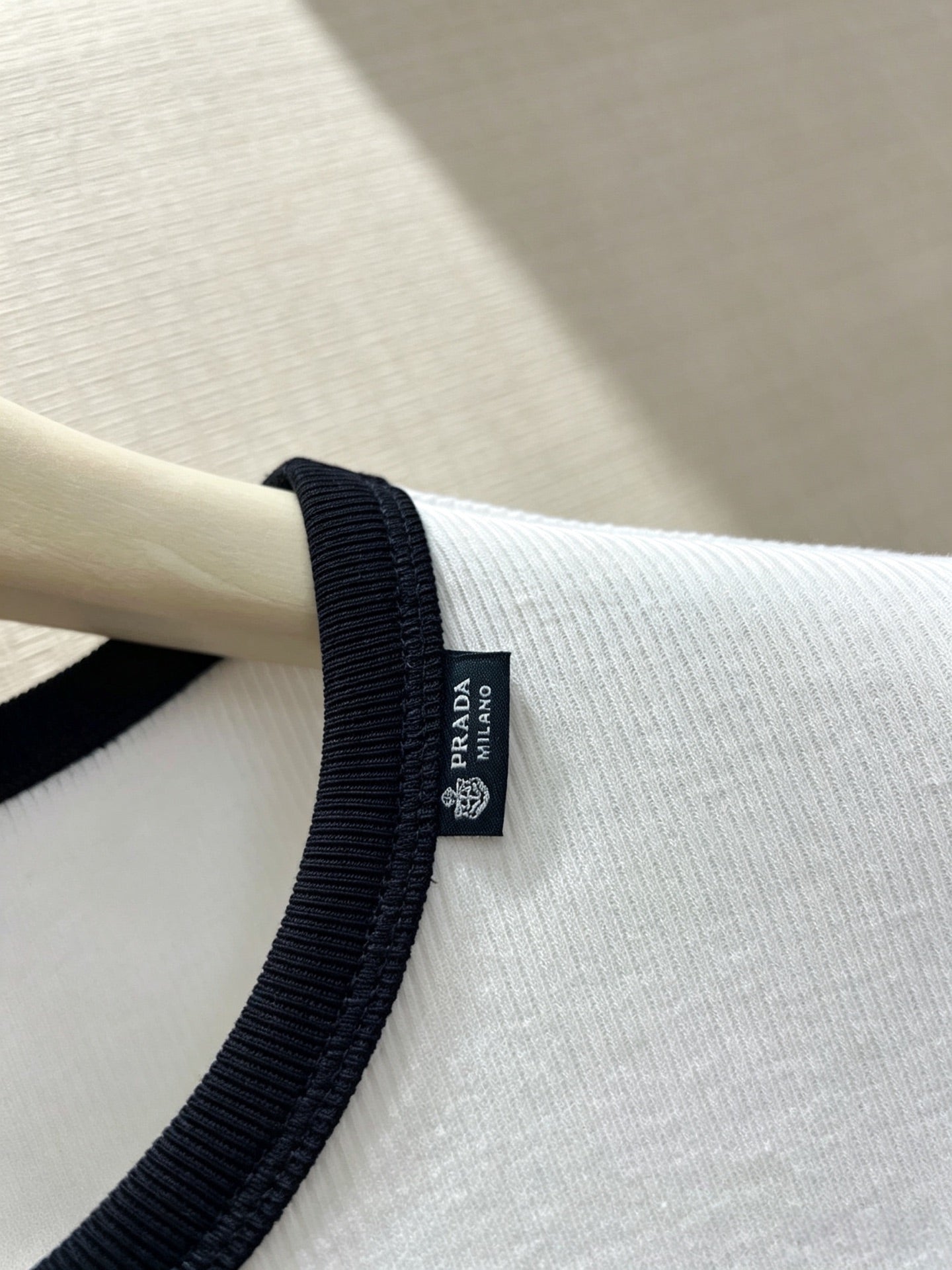 PRADA 26S SHORT-SLEEVE T-SHIRT 1048
