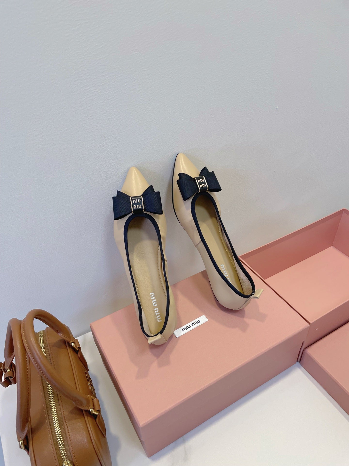 MIUMIU 26S BALLET FLATS IN BEIGE CALFSKIN WITH BOW