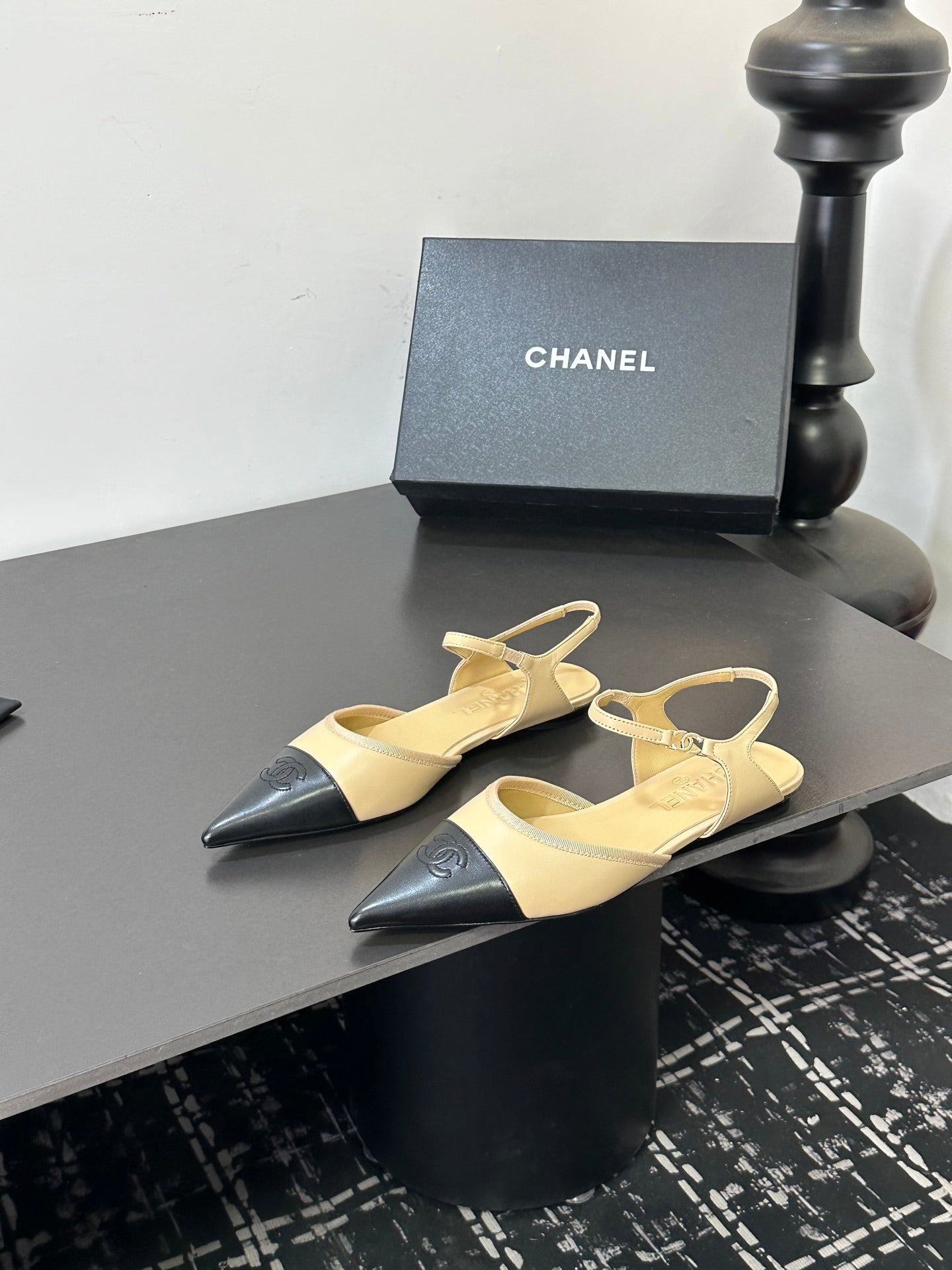 CHANEL 26S FLAT POINTED-TOE SLINGBACKS IN BEIGE AND BLACK LAMBSKIN