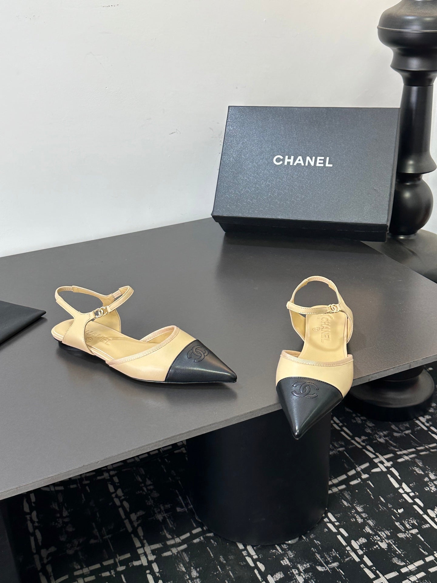 CHANEL 26S FLAT POINTED-TOE SLINGBACKS IN BEIGE AND BLACK LAMBSKIN