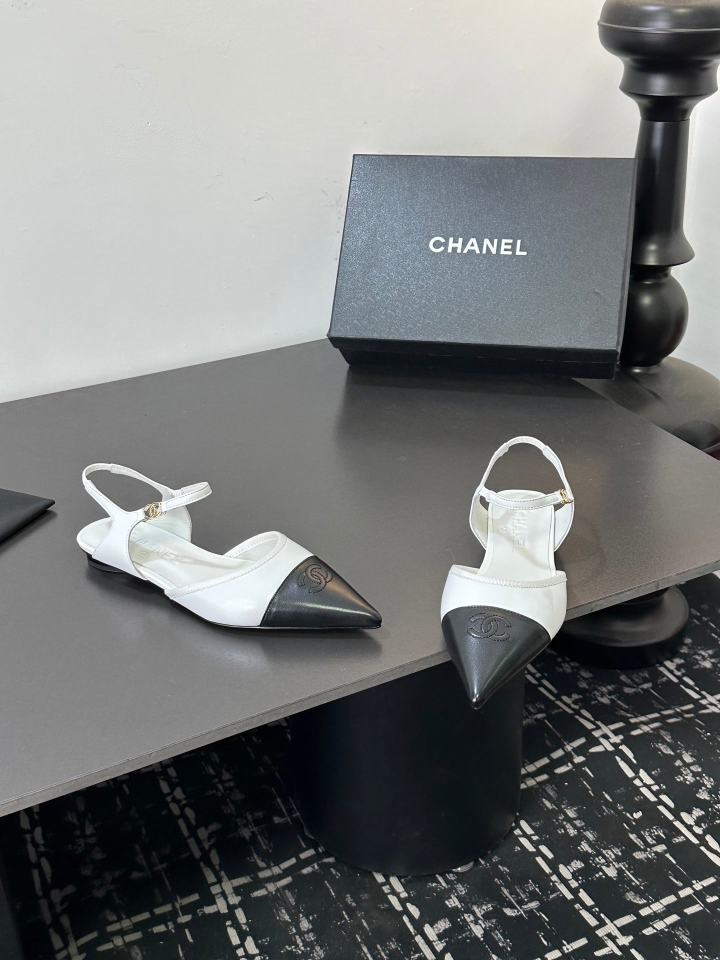 CHANEL 26S FLAT SLINGBACK IN WHITE AND BLACK POINTED-TOE LAMBSKIN