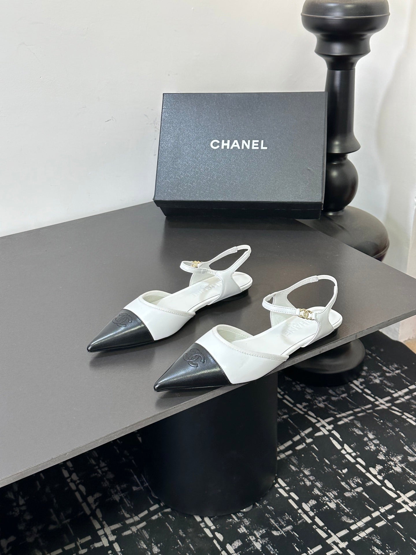 CHANEL 26S FLAT SLINGBACK IN WHITE AND BLACK POINTED-TOE LAMBSKIN