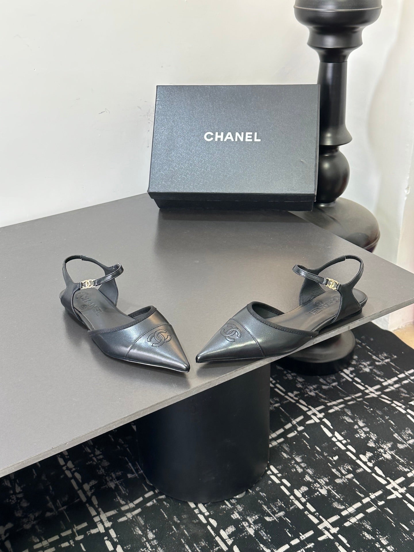 CHANEL 26S FLAT SLINGBACK SHOES IN BLACK LAMBSKIN