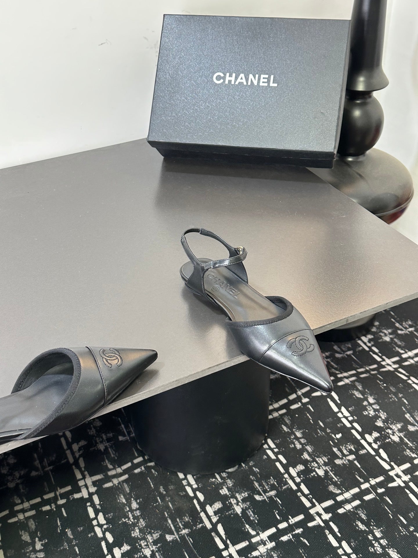 CHANEL 26S FLAT SLINGBACK SHOES IN BLACK LAMBSKIN