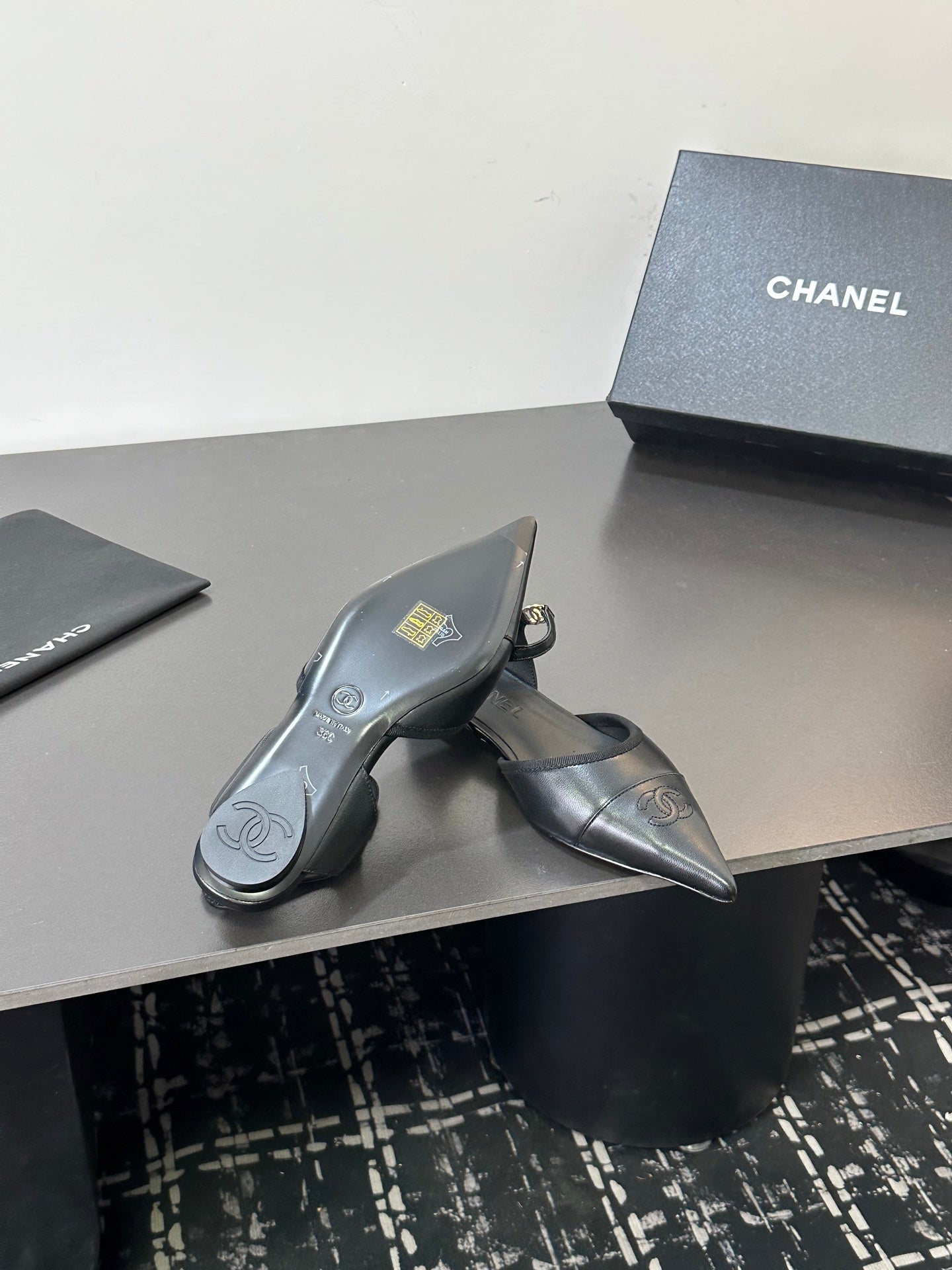 CHANEL 26S FLAT SLINGBACK SHOES IN BLACK LAMBSKIN