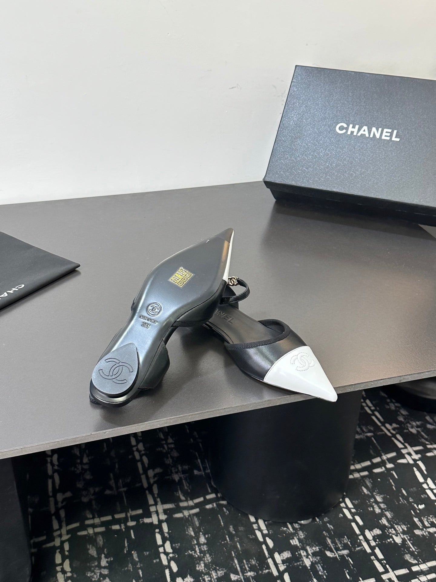 CHANEL 26S FLAT POINTED-TOE SLINGBACKS  IN BLACK AND WHITE LAMBSKIN