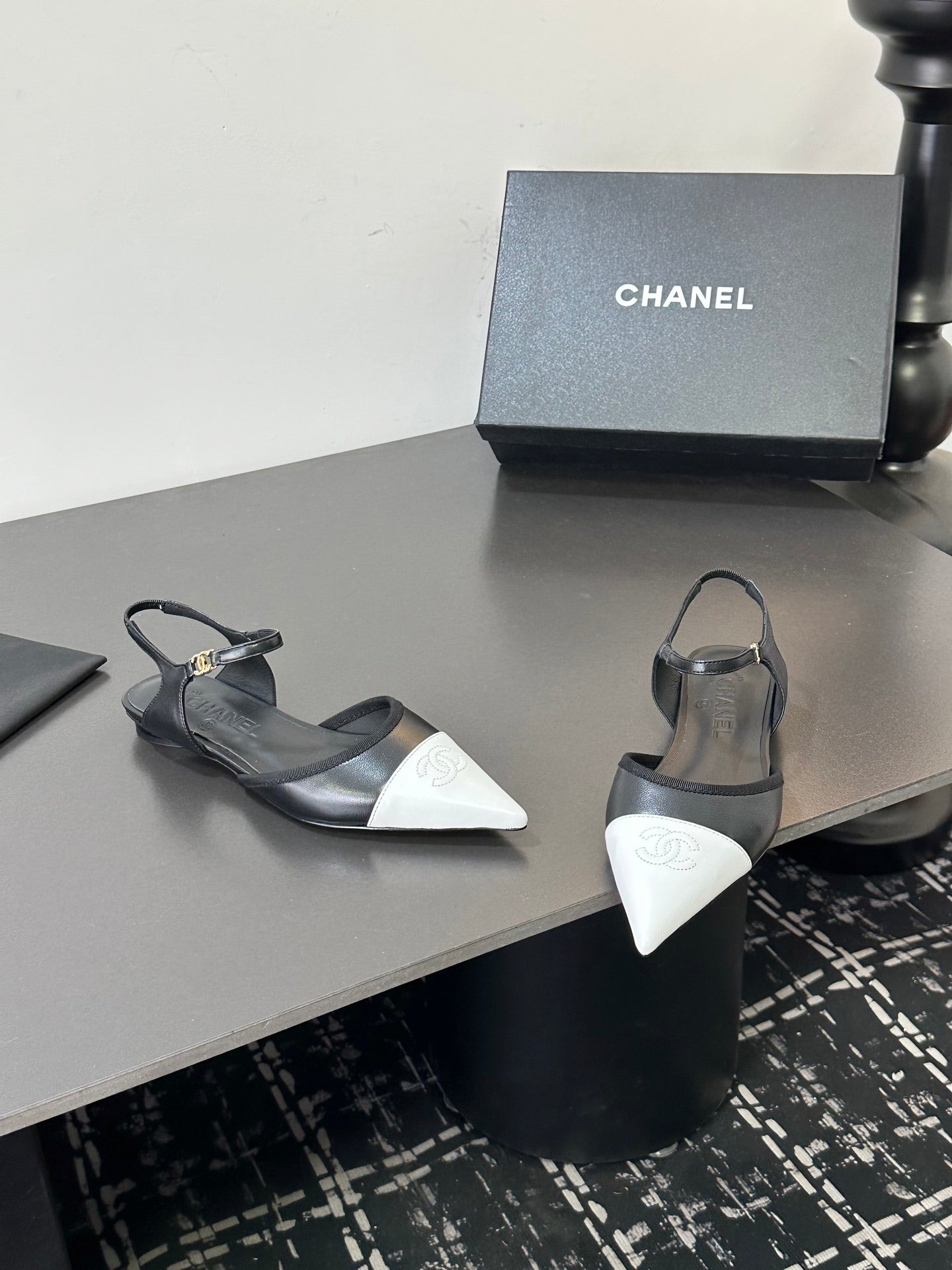 CHANEL 26S FLAT POINTED-TOE SLINGBACKS  IN BLACK AND WHITE LAMBSKIN