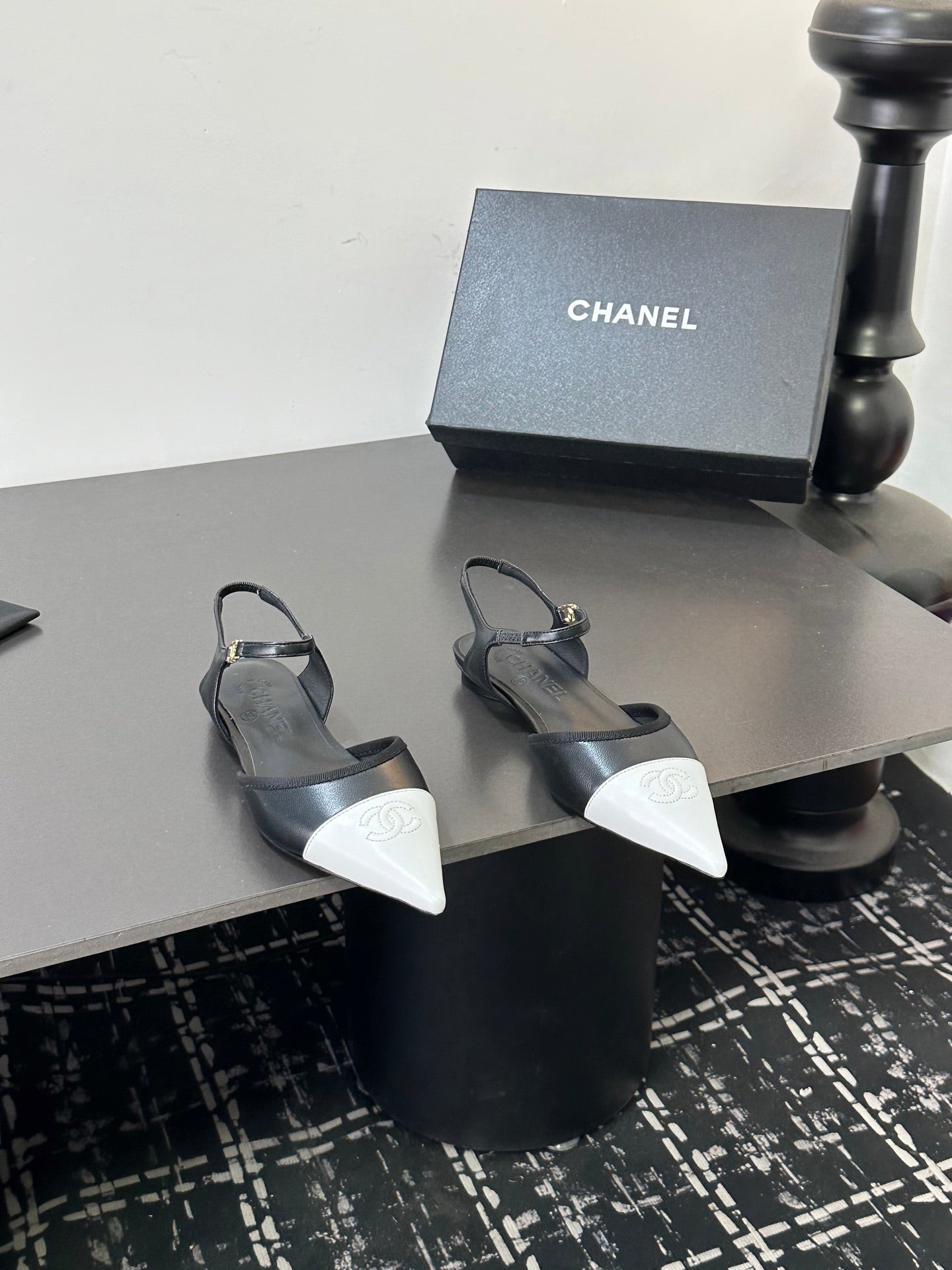 CHANEL 26S FLAT POINTED-TOE SLINGBACKS  IN BLACK AND WHITE LAMBSKIN