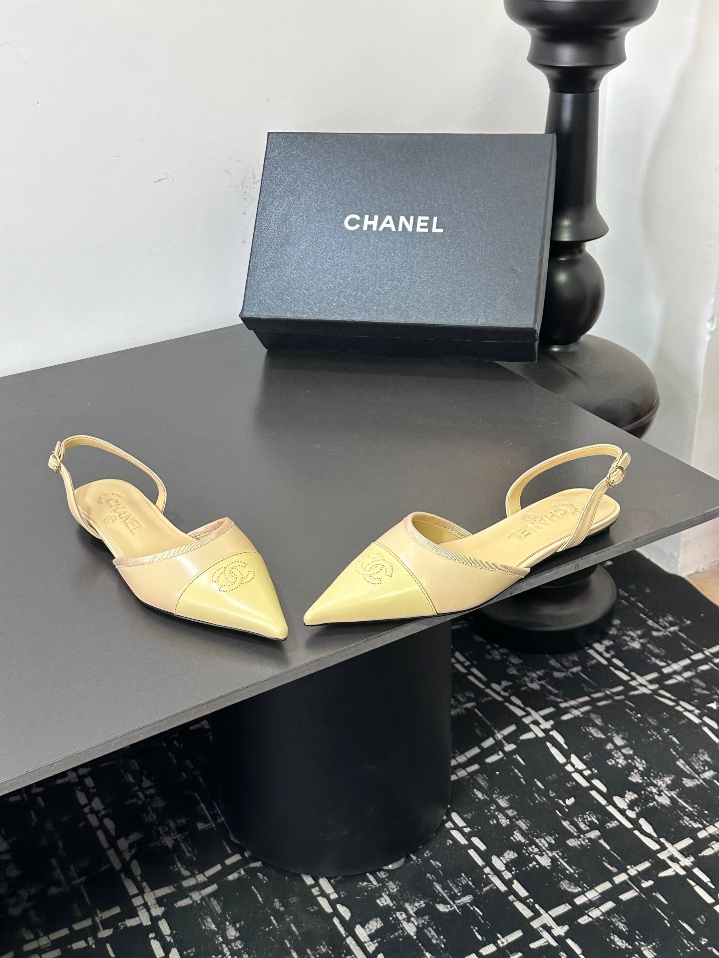 CHANEL 26S SLINGBACK FLATS IN BEIGE AND PASTEL YELLOW LAMBSKIN