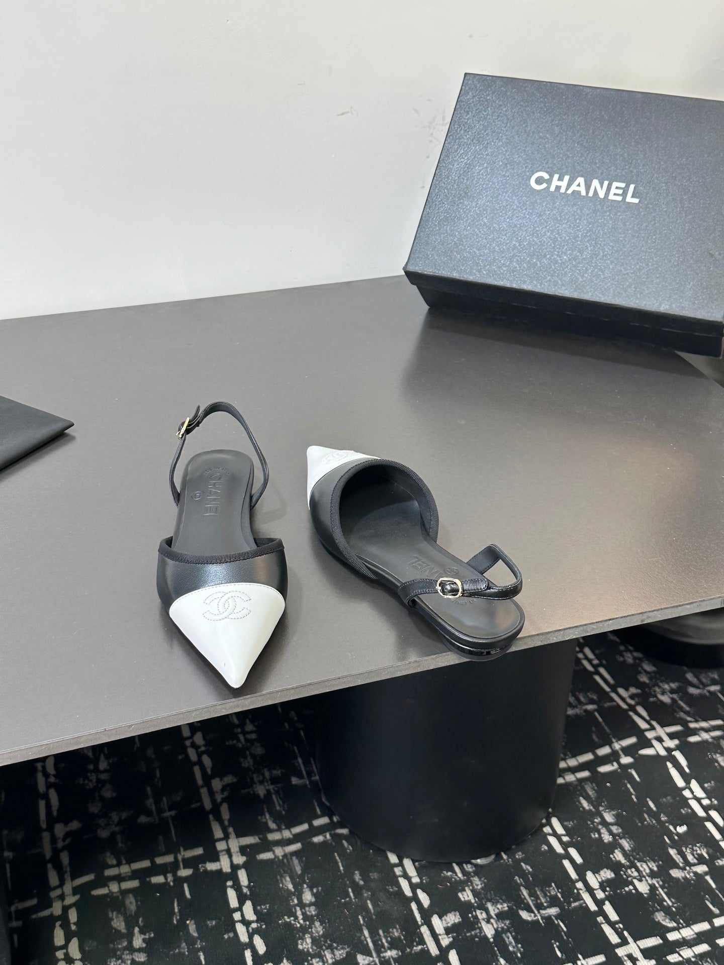 CHANEL 26S SLINGBACK FLATS IN BLACK AND WHITE LAMBSKIN