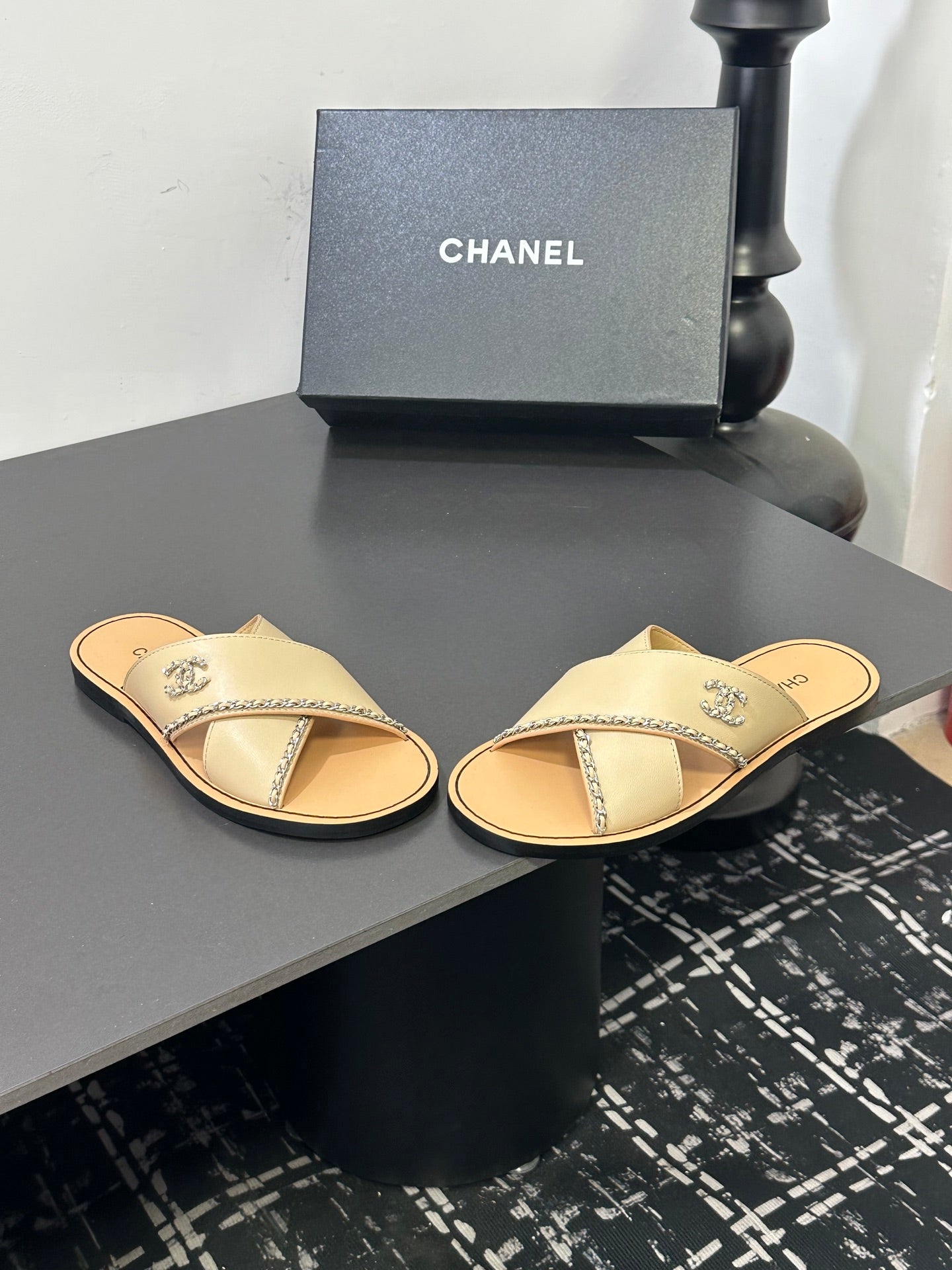 CHANEL 26S CROSS-STRAP SANDALS IN BEIGE LEATHER