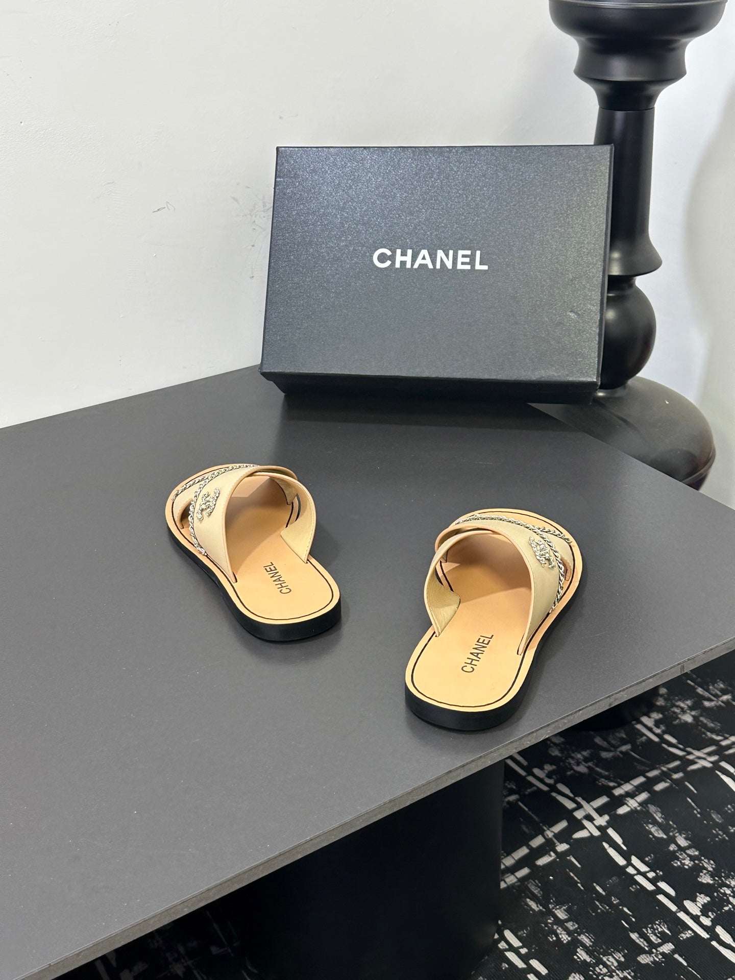 CHANEL 26S CROSS-STRAP SANDALS IN BEIGE LEATHER