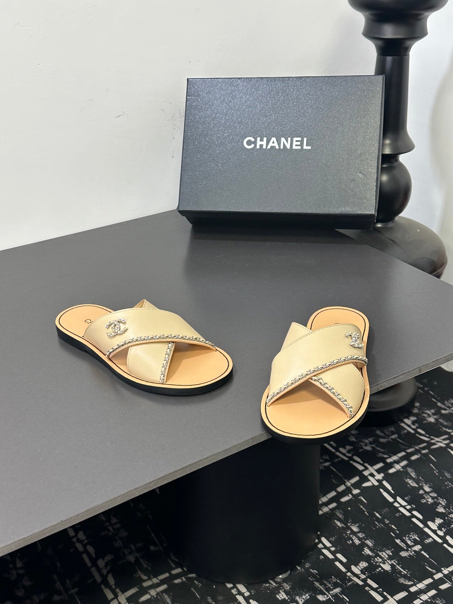 CHANEL 26S CROSS-STRAP SANDALS IN BEIGE LEATHER
