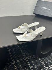 CHANEL 26S HIGH-HEEL THONG SANDALS IN WHITE LAMBSKIN WITH FLOWER DETAIL