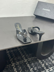 CHANEL 26S HIGH-HEEL THONG SANDALS IN BLACK PATENT CROCODILE-EMBOSSED