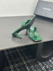 CHANEL 26S HIGH-HEEL THONG SANDALS IN GREEN PATENT CROCODILE-EMBOSSED