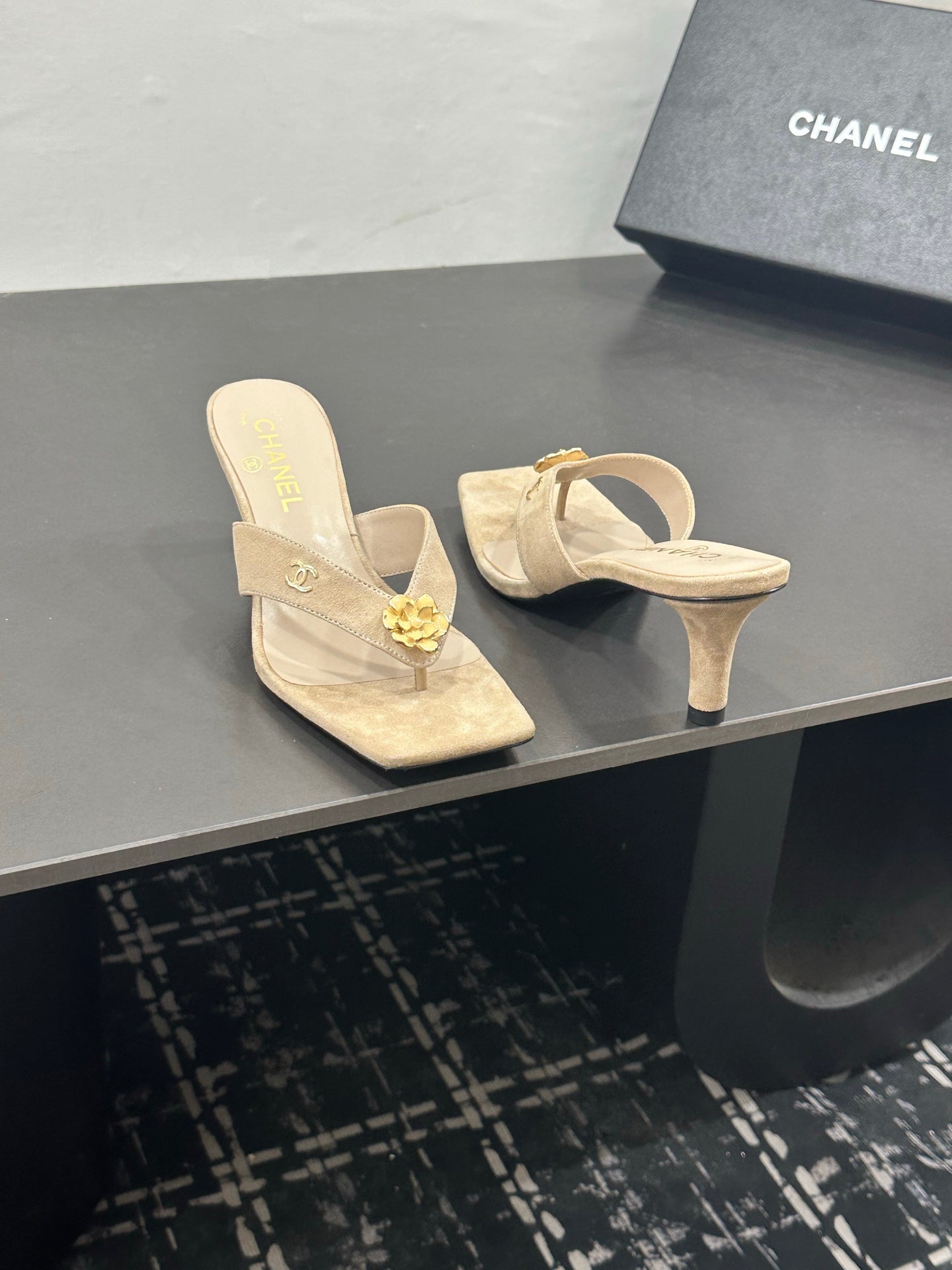 CHANEL 26S HIGH-HEEL THONG SANDALS IN BEIGE SUEDE WITH FLOWER DETAIL