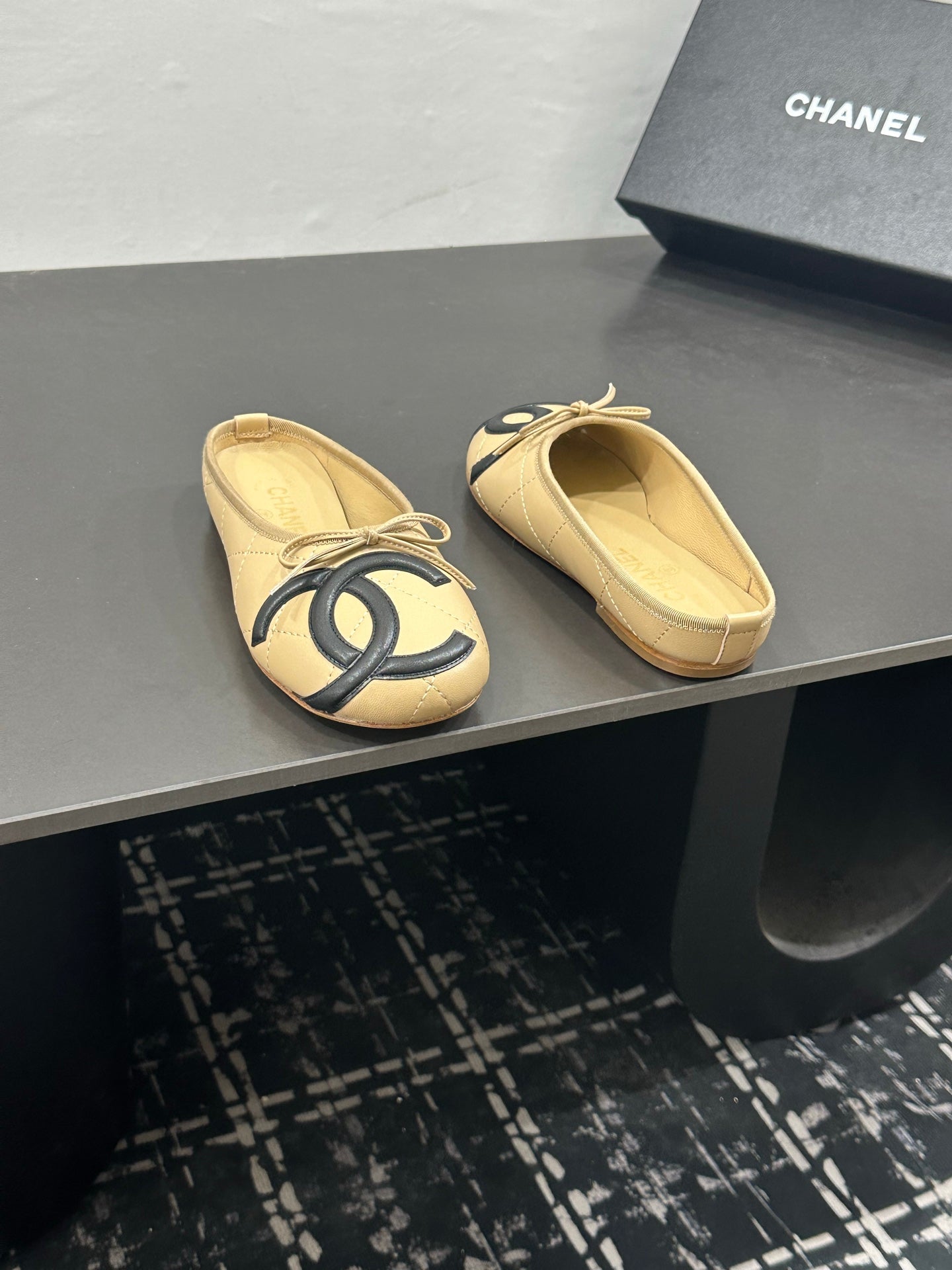 CHANEL 26S BALLET FLATS IN BEIGE CALFSKIN WITH BLACK CC LOGO