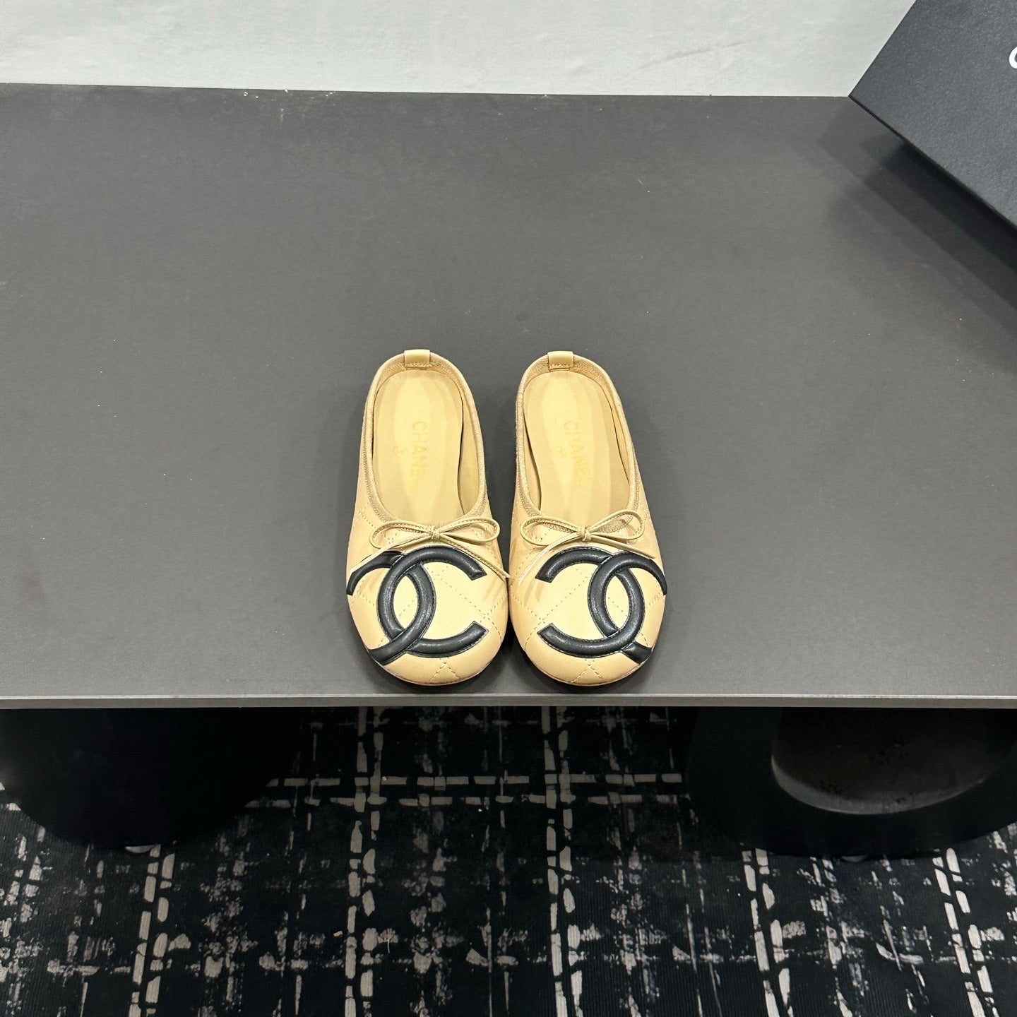 CHANEL 26S BALLET FLATS IN BEIGE CALFSKIN WITH BLACK CC LOGO