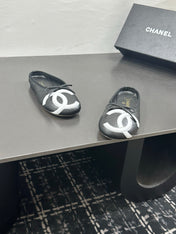 CHANEL 26S BALLET FLATS IN BLACK CALFSKIN WITH WHITE CC LOGO