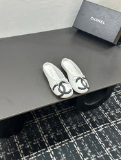 CHANEL 26S BALLET FLATS IN WHITE CALFSKIN WITH BLACK CC LOGO