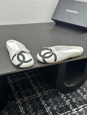 CHANEL 26S BALLET FLATS IN WHITE CALFSKIN WITH BLACK CC LOGO