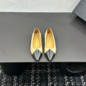 CHANEL 26S FLAT SHOES IN BEIGE AND BLACK LAMBSKIN