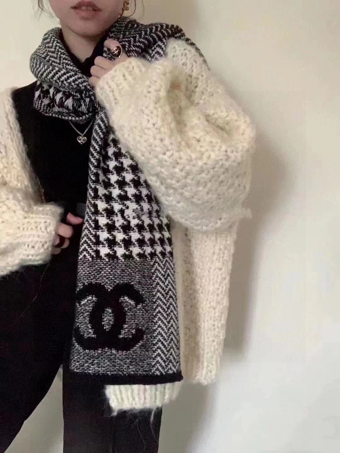 CHANEL 25S SCARF 190 CM IN CASHMERE 943827