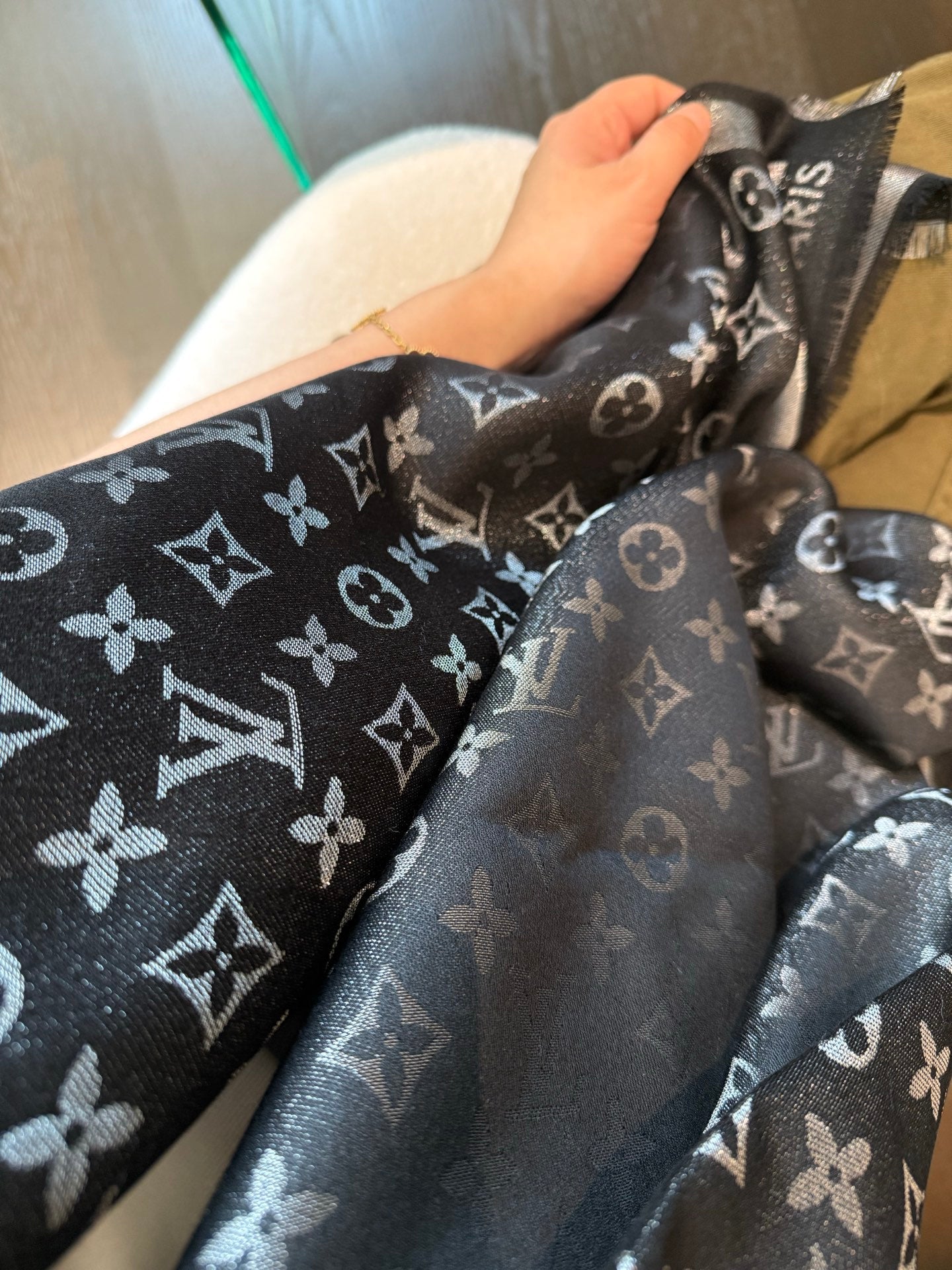 LV 26S SCARF 140 IN CASHMERE 318386
