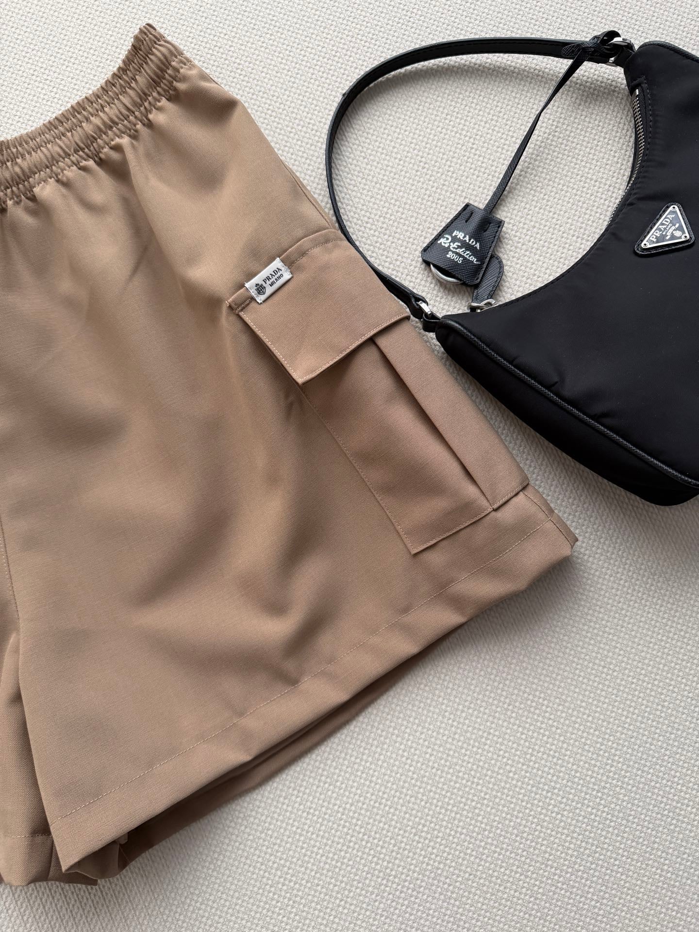 PRADA 26S CARGO SHORTS STYLE 939