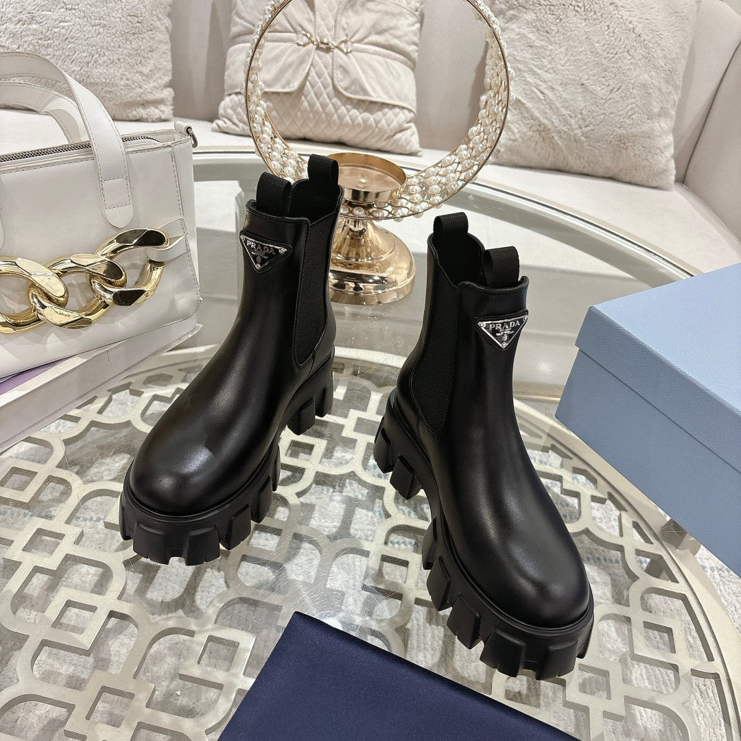 PRADA 26S MONOLITH CHELSEA BOOTS IN BLACK SHINY CALFSKIN AND FABRIC