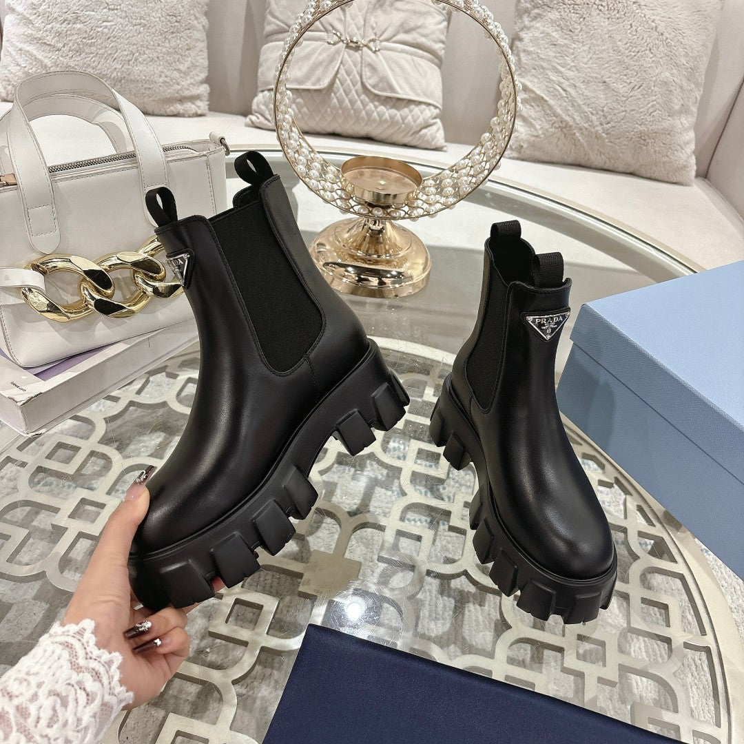 PRADA 26S MONOLITH CHELSEA BOOTS IN BLACK SHINY CALFSKIN AND FABRIC