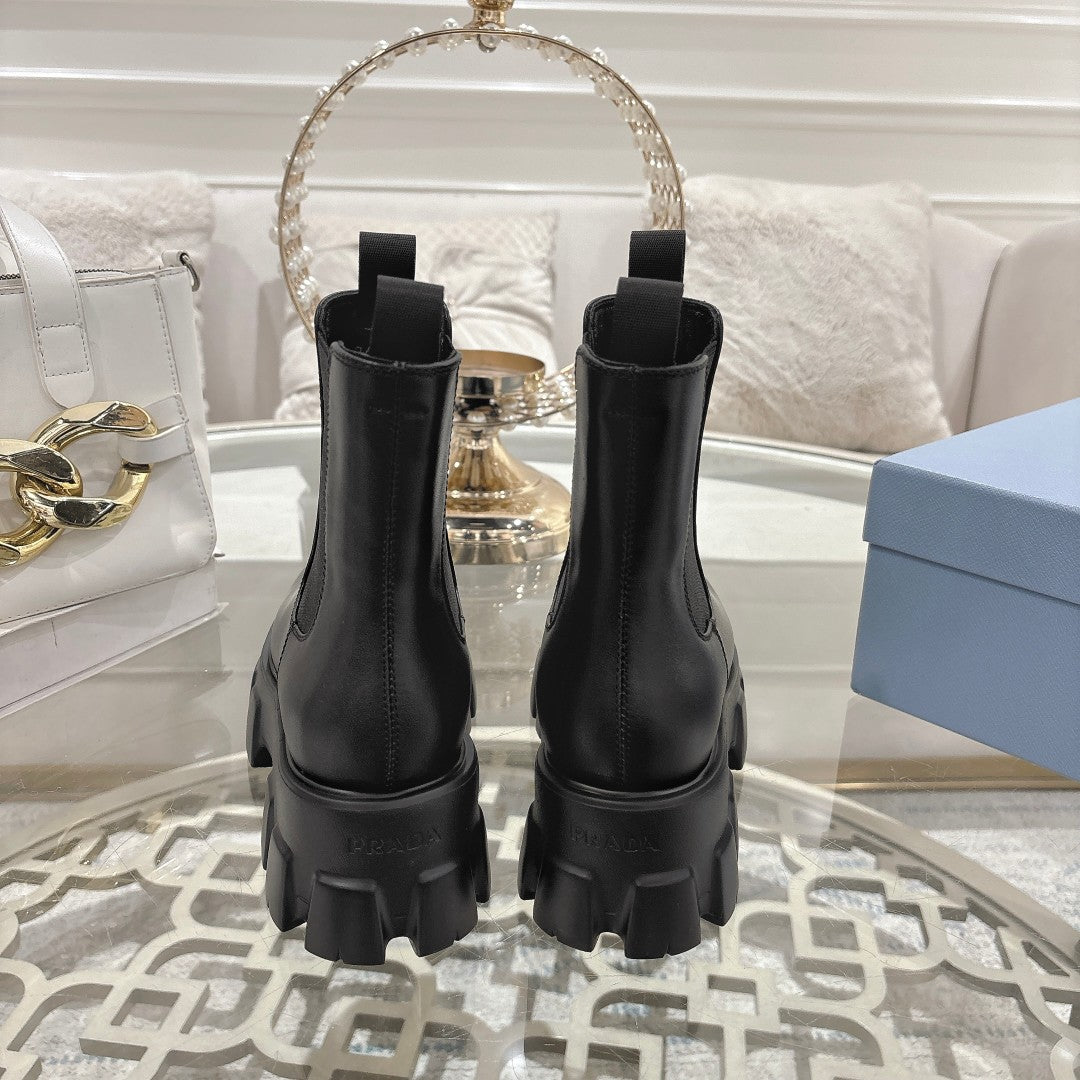 PRADA 26S MONOLITH CHELSEA BOOTS IN BLACK SHINY CALFSKIN AND FABRIC
