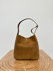 LE 5 À 7  SUPPLE SMALL 22 IN  CARAMEL BROWN SUEDE
