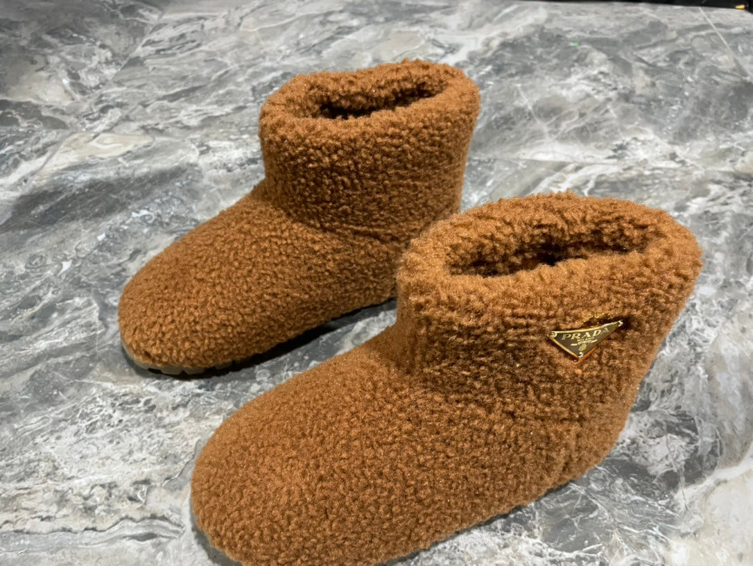 PRADA 26S ANKLE BOOTS IN CARAMEL BROWN FUR