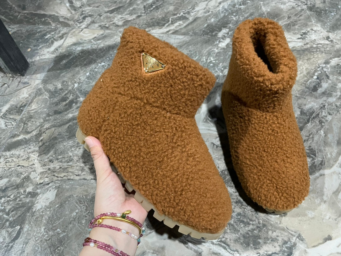 PRADA 26S ANKLE BOOTS IN CARAMEL BROWN FUR