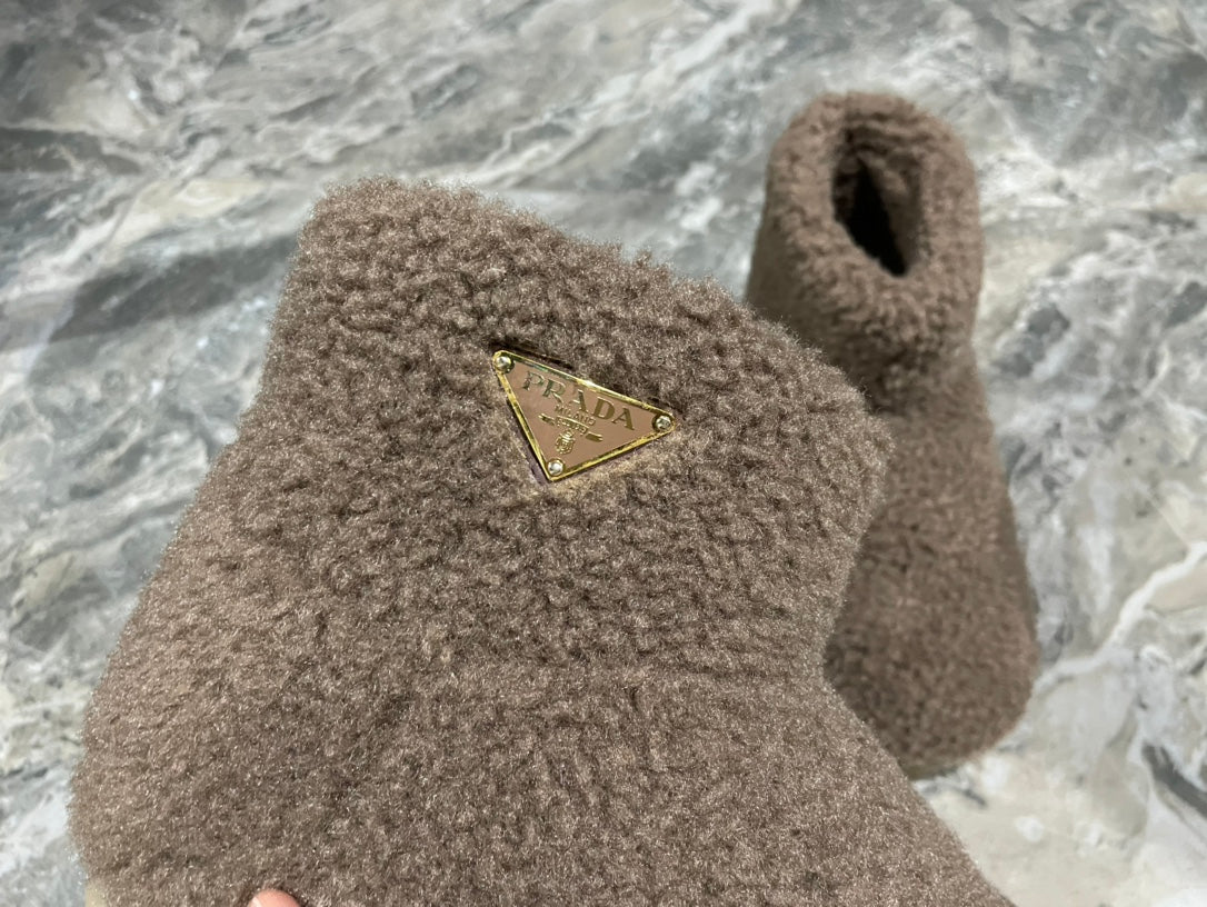 PRADA 26S ANKLE BOOTS IN DARK BROWN FUR