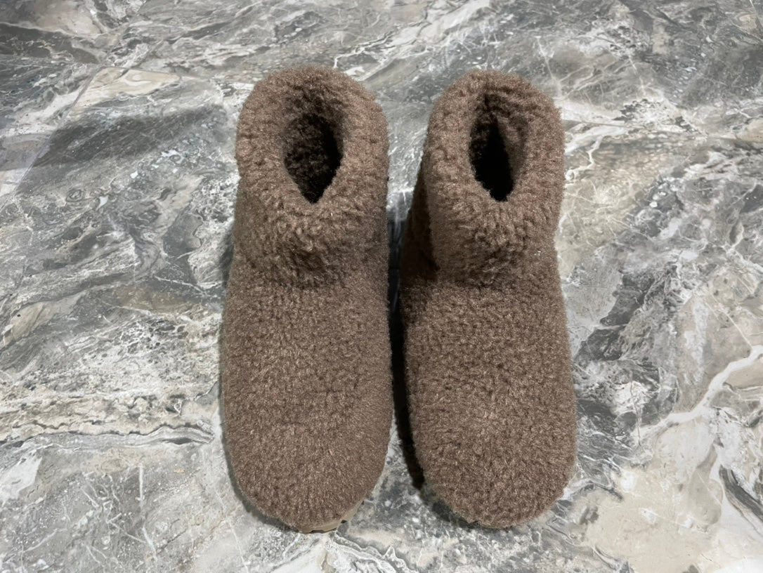 PRADA 26S ANKLE BOOTS IN DARK BROWN FUR