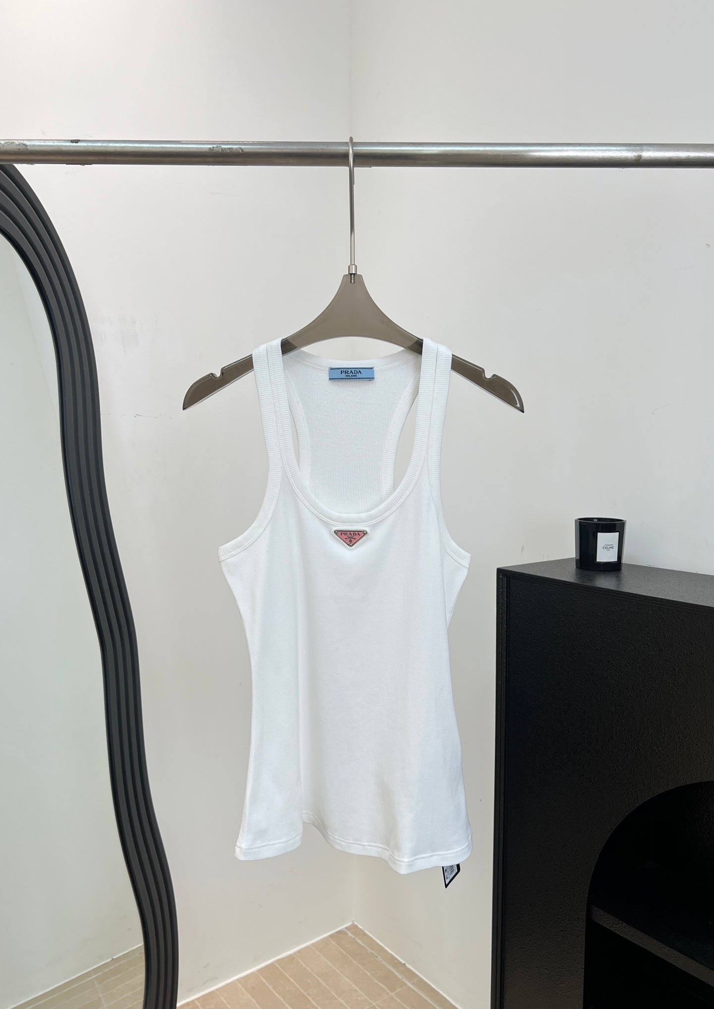 PRADA 26S SLEEVELESS TOP 1055