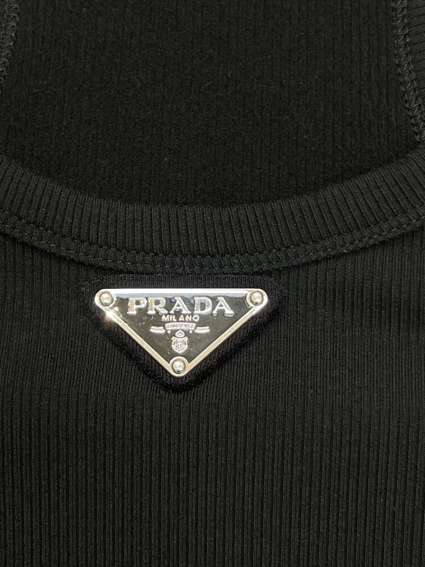 PRADA 26S SLEEVELESS TOP 1054