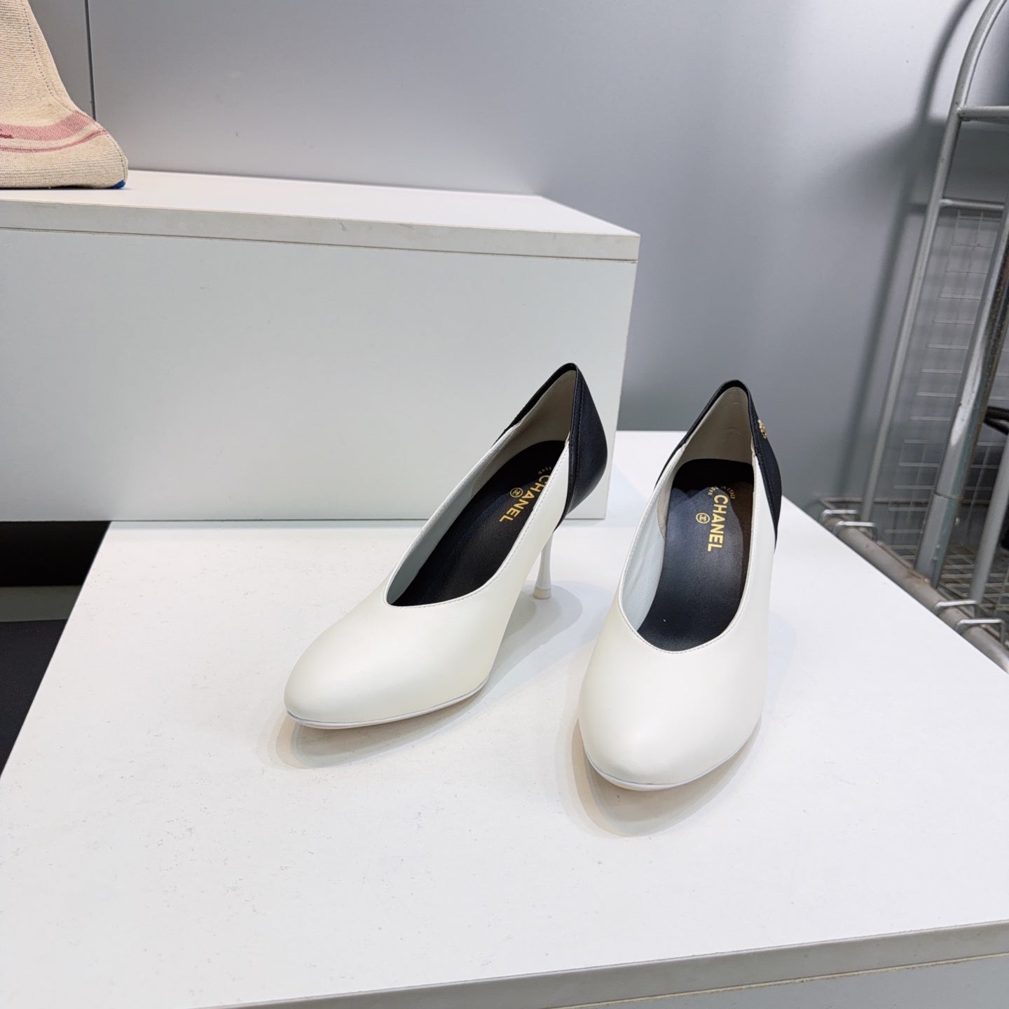 CHANEL 26S HIGH HEEL PUMPS 85 MM IN BLACK AND WHITE CALFSKIN