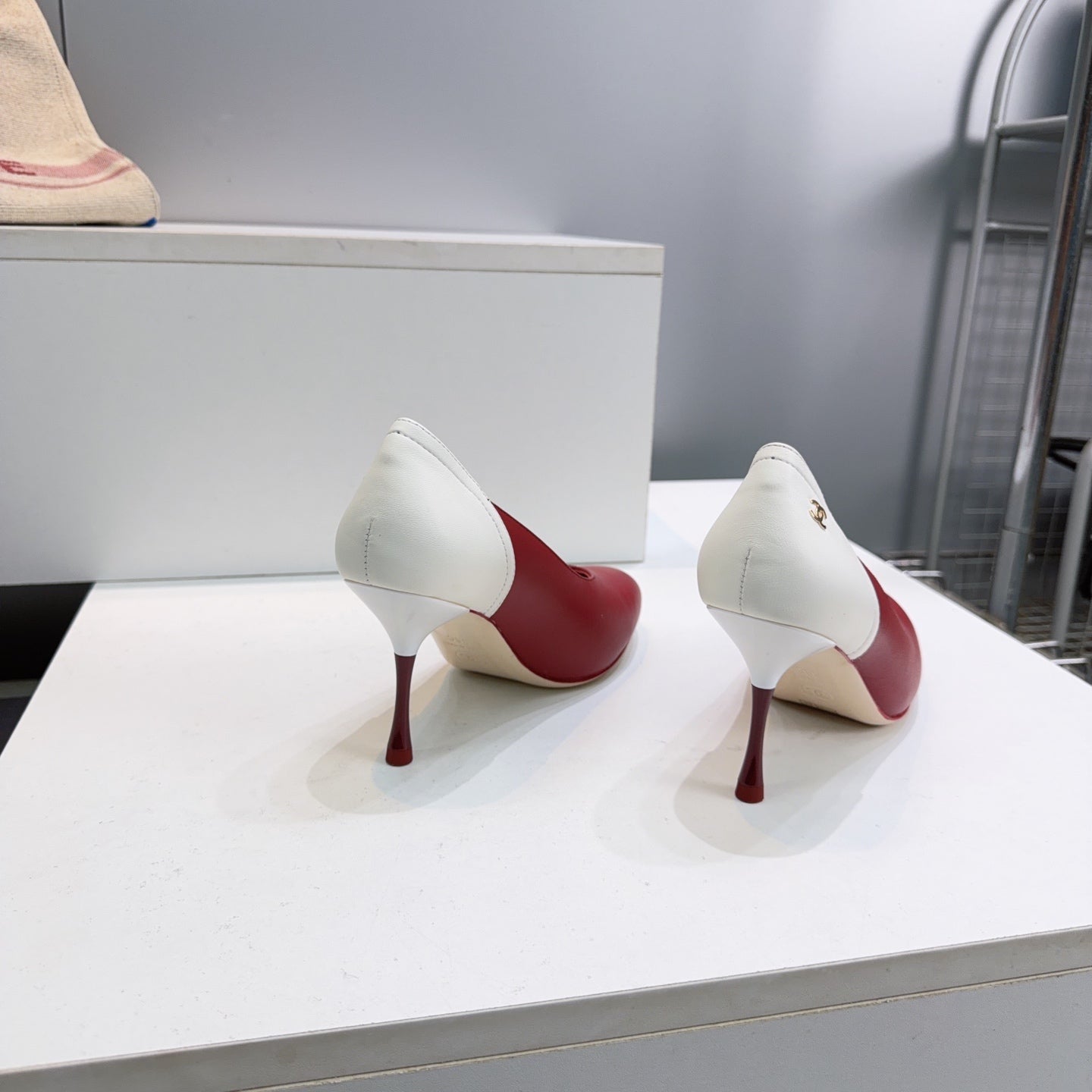 CHANEL 26S HIGH HEEL PUMPS 85 MM IN RED AND WHITE CALFSKIN