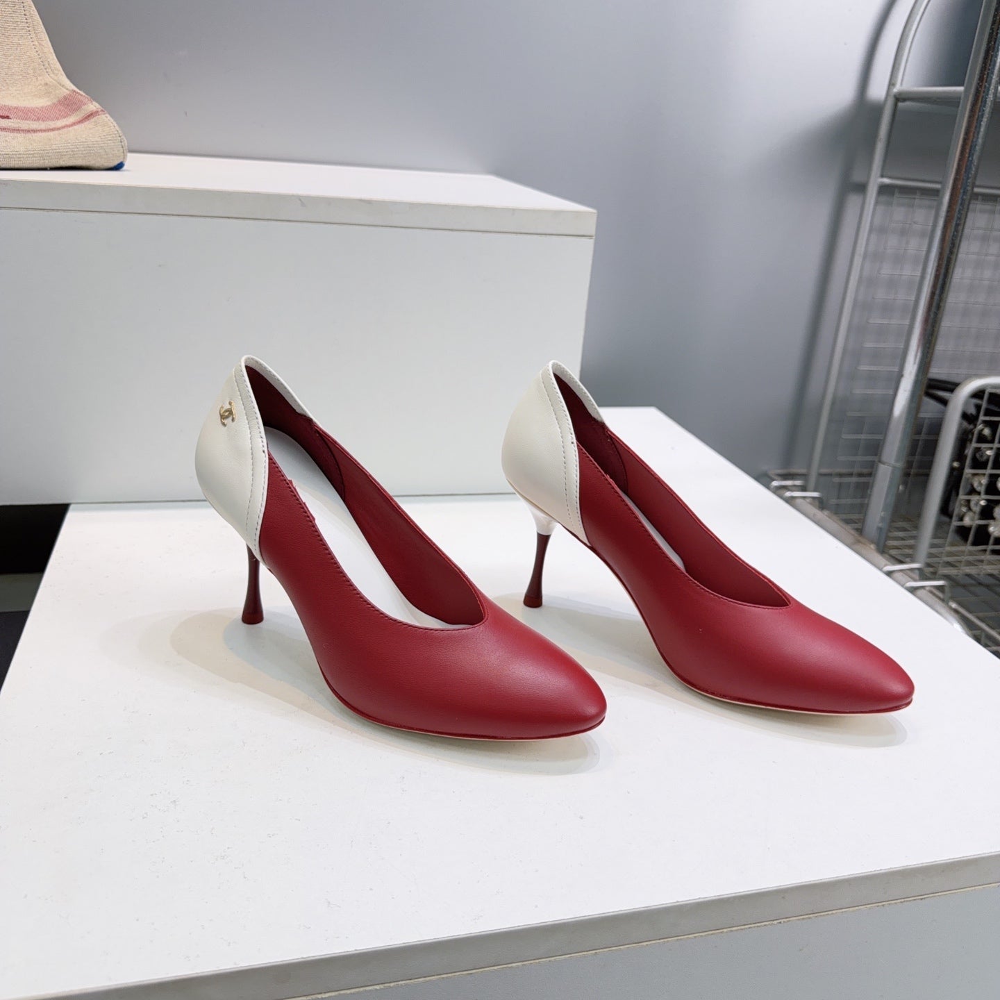 CHANEL 26S HIGH HEEL PUMPS 85 MM IN RED AND WHITE CALFSKIN