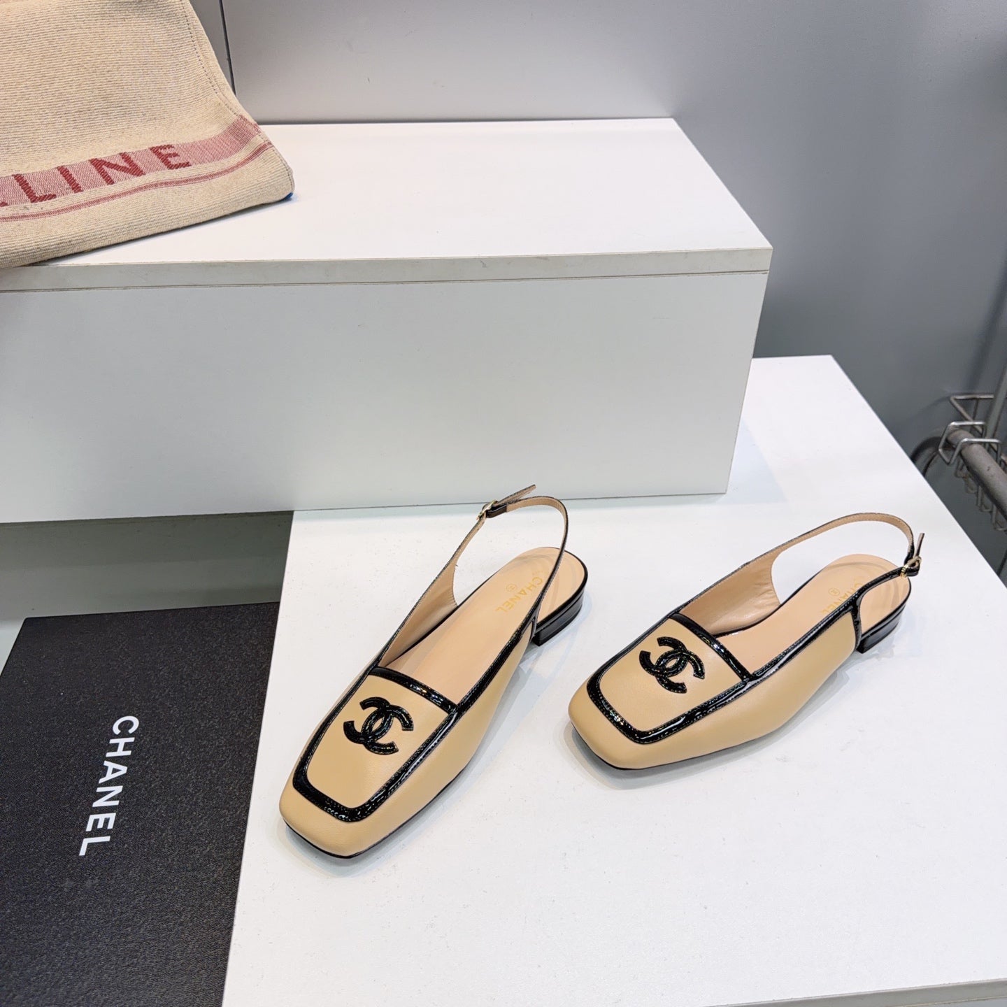 CHANEL 26S SLINGBACK FLATS IN BEIGE CALFSKIN WITH BLACK PATENT