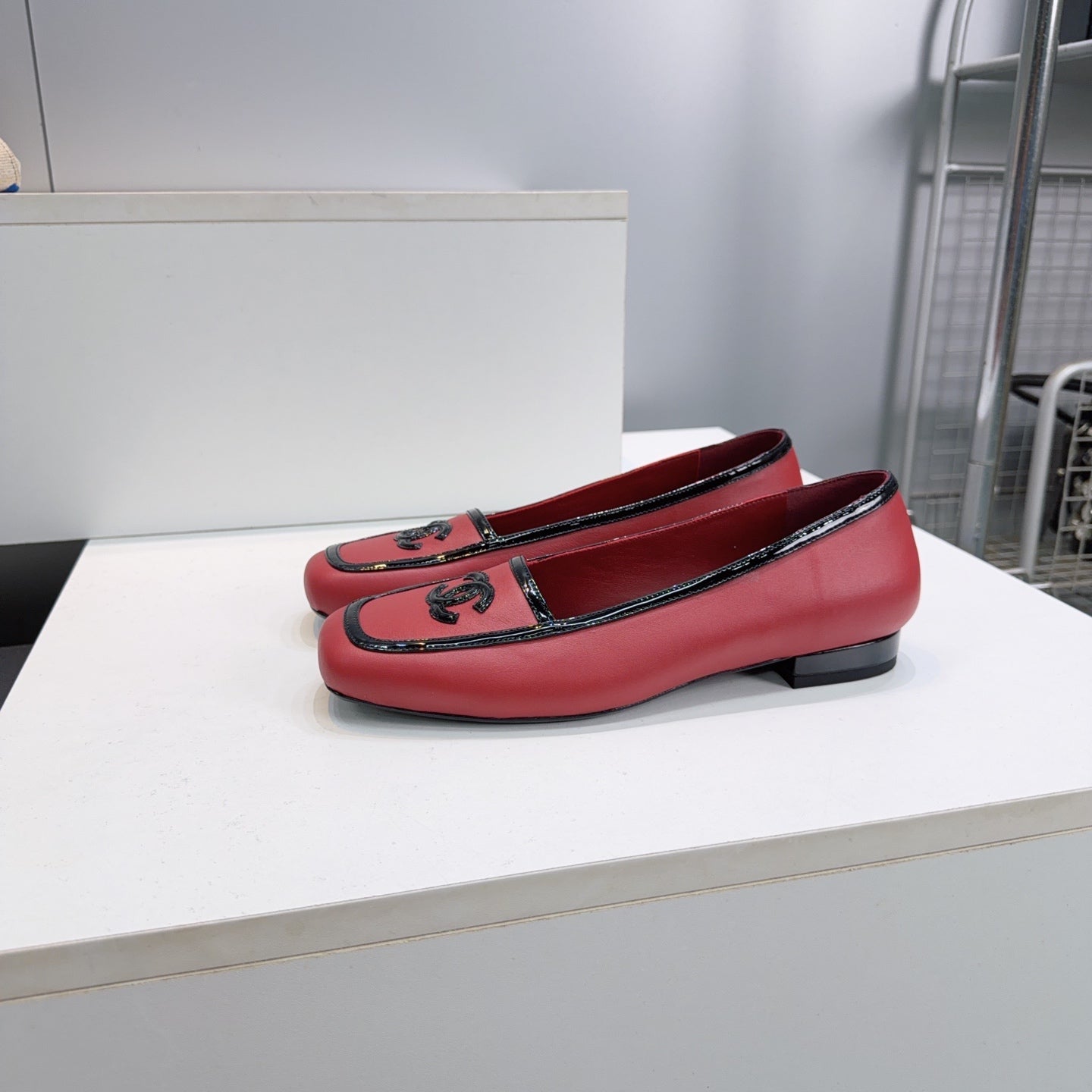 CHANEL 26S SQUARE TOE FLATS IN RED CALFSKIN WITH BLACK PATENT